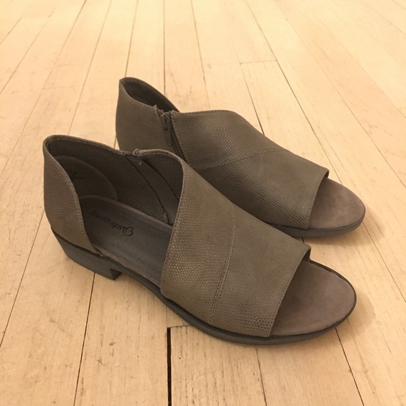 BareTraps Shoes - Baretraps | Sedina Flat Side Cut Sandal